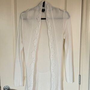 Beautifully flowing white Cartise long cardigan.